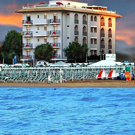 Hotel Ca' Bianca Riccione Exterior photo